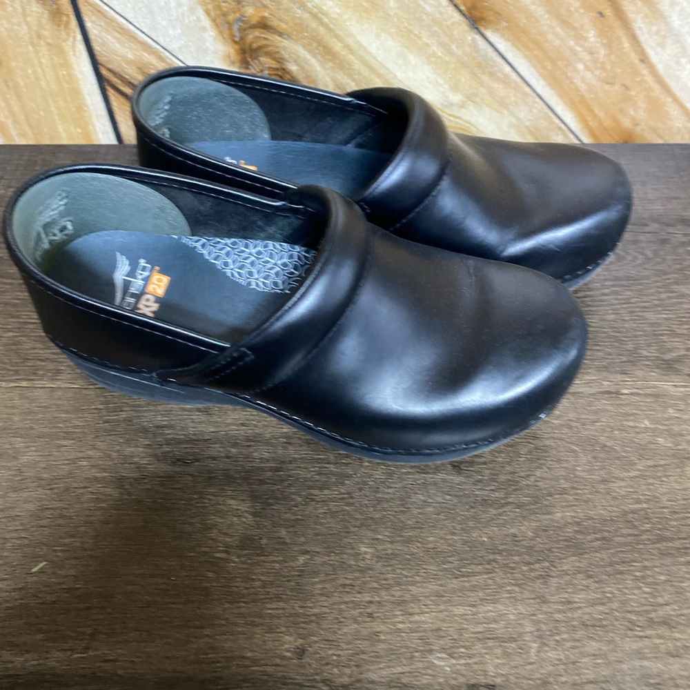 Dansko XP 2.0 black clogs size 38 US8